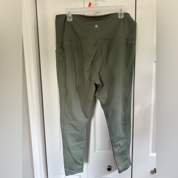 101.  Danskin Sage Green Leggings Size XL - Picture 3 of 7